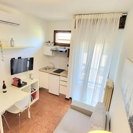 Appartamento Di Fronte All'Ospedale Modena Exterior photo
